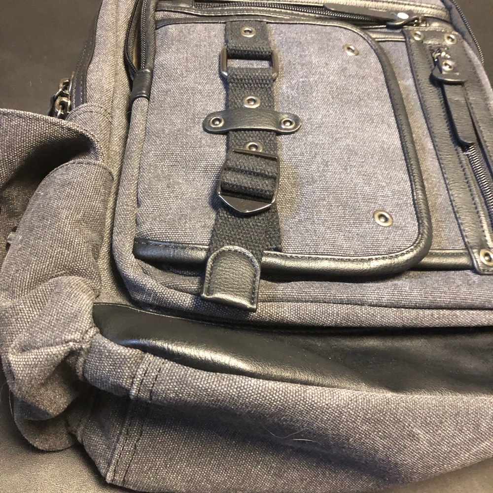 Men's leaped retro messenger bag body bag with adgustbal strap bag in good shape